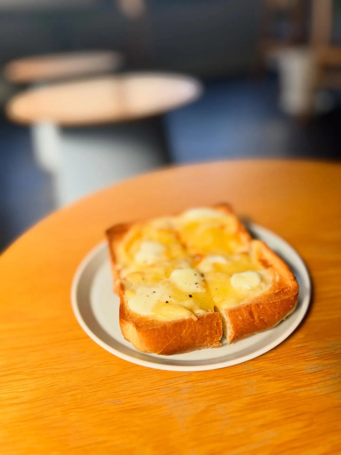 朝のハニーチーズトースト。
